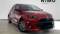 Rojo Usado 2024 Toyota Yaris Hybrid Active Berlina | 20.800 € (Precio justo)