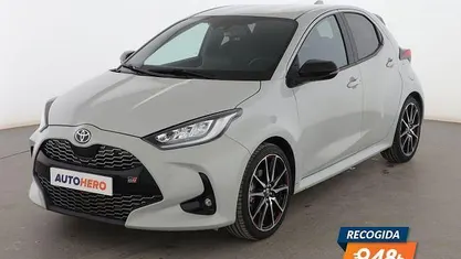 Gris Usado 2023 Toyota Yaris Hybrid Sport Berlina | 19.999 € (Precio justo)