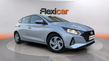 Usado Hyundai i20 84 CV (61 kW) 2022 Gris Utilitario
