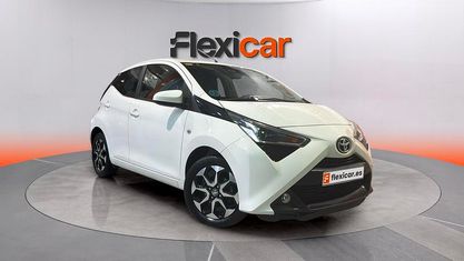 Używany Toyota Aygo X-play 72 KM (52 kW) 2018 Biały Hatchback