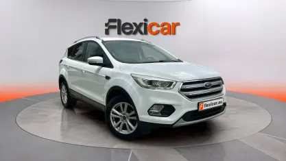 Usado Ford Kuga Trend 120 CV (88 kW) 2019 Blanco SUV