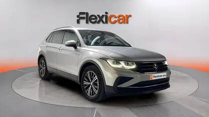 Usado VW Tiguan Sportline 122 CV (89 kW) 2023 Gris SUV