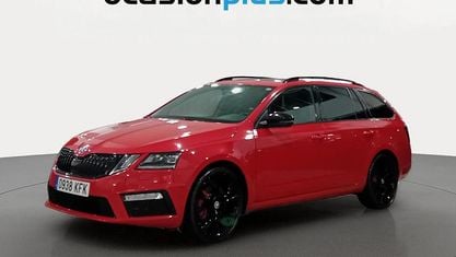 Käytetty Skoda Octavia RS 245 HP (180 kW) 2017 Punainen Farmari