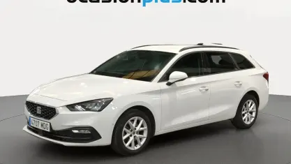 Usado Seat Leon Style 110 CV (80 kW) 2023 Blanco Monovolumen