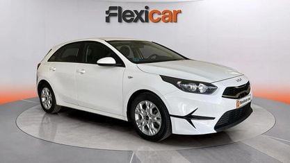 Käytetty Kia Ceed 120 HP (88 kW) 2022 Valkoinen Viistoperä