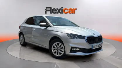 Usado Skoda Fabia Selection 95 CV (69 kW) 2025 Gris Utilitario