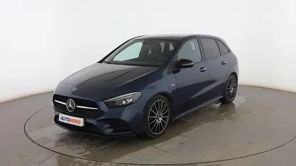 Usado Mercedes B180 AMG line 136 CV (100 kW) 2021 Azul Monovolumen