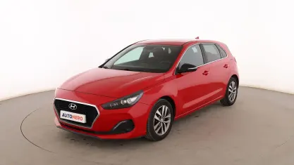 Usado Hyundai i30 120 CV (88 kW) 2019 Rojo Berlina