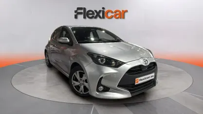Usado Toyota Yaris Hybrid Active 116 CV (85 kW) 2025 Gris Berlina