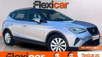 Usado Seat Arona Style 110 CV (80 kW) 2022 Gris SUV