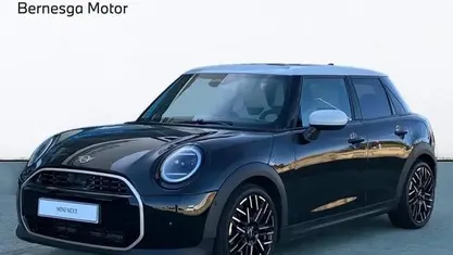 Begagnad Mini Cooper 156 HK (114 kW) 2025 Svart Halvkombi