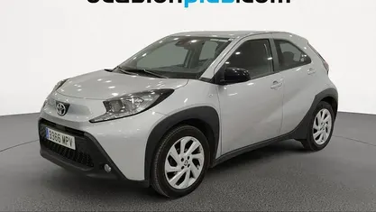 Gris Usado 2024 Toyota Aygo X Play SUV | 12.910 € (Precio justo)