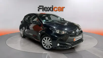 Usado Toyota Yaris Hybrid Active 116 CV (85 kW) 2023 Negro Berlina