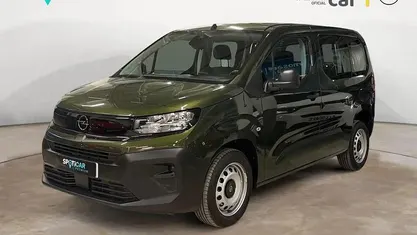 Käytetty Opel Combo Edition 100 HP (73 kW) 2025 Vihreä Tila-auto