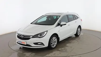 Usado Opel Astra Excellence 135 CV (99 kW) 2017 Blanco Familiar