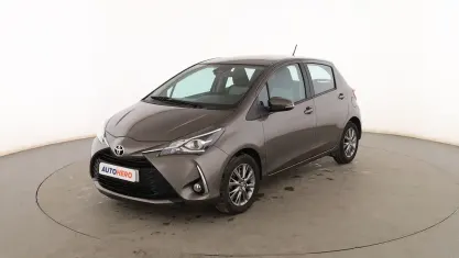 Usado Toyota Yaris Active 111 CV (81 kW) 2019 Gris Berlina