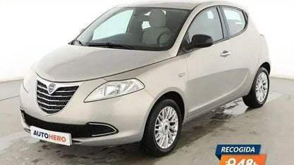 Usado Lancia Ypsilon Gold 70 CV (51 kW) 2014 Marrón Utilitario
