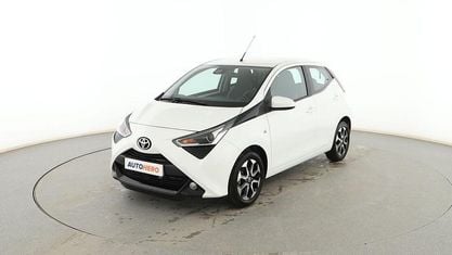 Używany Toyota Aygo X-play 72 KM (52 kW) 2022 Biały Hatchback
