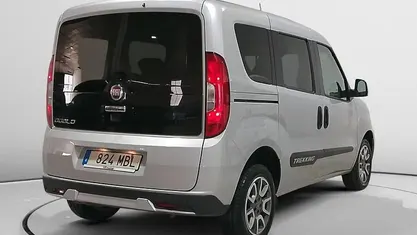 Begagnad Fiat Doblò Trekking 120 HK (88 kW) 2022 Grå Minibuss