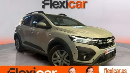 Usado Dacia Sandero Essentiel 91 CV (66 kW) 2023 Gris Utilitario