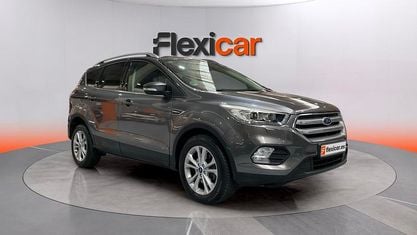 Usado Ford Kuga Trend+ 150 CV (110 kW) 2018 Gris SUV