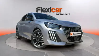 Usado Peugeot 208 Allure 101 CV (74 kW) 2025 Gris Utilitario