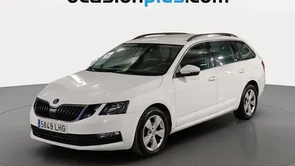 Blanco Usado 2020 Skoda Octavia Ambition Familiar | 15.173 € (Precio justo)