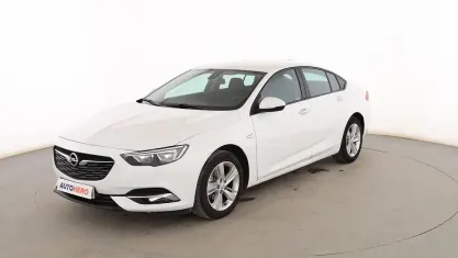 Usado Opel Insignia Selective 135 CV (99 kW) 2017 Blanco Berlina
