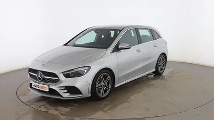 Usado 2023 Mercedes 200 AMG line Monovolumen | 33.499 €