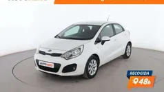 Blanco Usado 2014 Kia Rio Berlina | 9099 € (Precio justo)