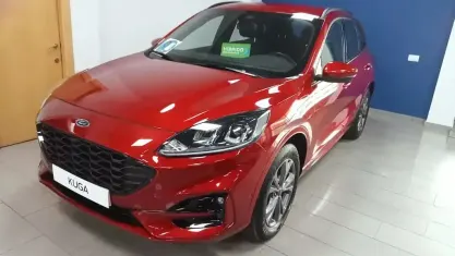 Usado Ford Kuga ST-Line 225 CV (165 kW) 2022 Rojo SUV
