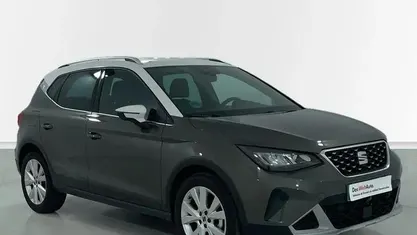 Käytetty Seat Arona Xperience 115 HP (84 kW) 2025 Harmaa Katumaasturi
