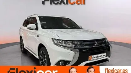 Usado Mitsubishi Outlander P-HEV 203 CV (149 kW) 2017 Blanco SUV