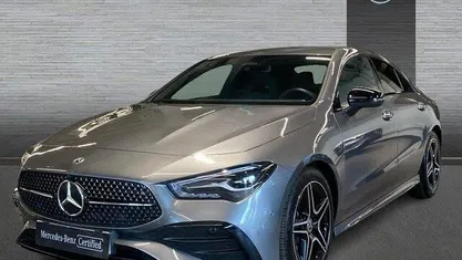 Gris / plata Usado 2025 Mercedes CLA220 AMG line Berlina | 38.900 € (Super precio)