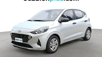 Usado Hyundai i10 67 CV (49 kW) 2022 Gris plata Utilitario