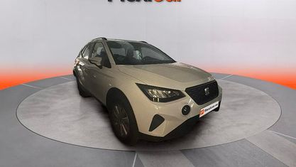 Usado Seat Arona Style 110 CV (80 kW) 2021 Blanco SUV