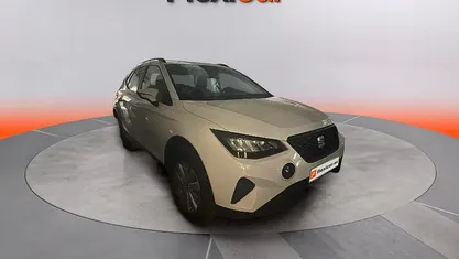 Usado Seat Arona Style 110 CV (80 kW) 2021 Blanco SUV