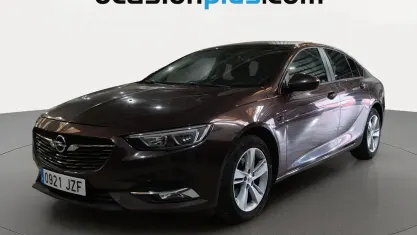 Usado Opel Insignia Selective 136 HP (100 kW) 2017 Sedan