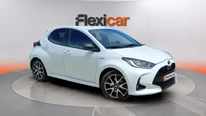 Usado Toyota Yaris Hybrid Style 116 CV (85 kW) 2021 Blanco Berlina
