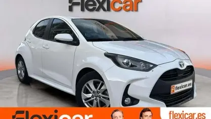 Usado Toyota Yaris Hybrid Business Edition 116 CV (85 kW) 2022 Blanco Utilitario