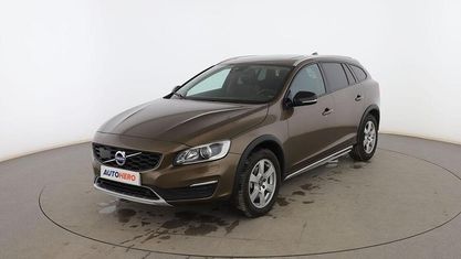 Begagnad Volvo V60 CC Pro 190 HK (139 kW) 2017 Brun Kombi