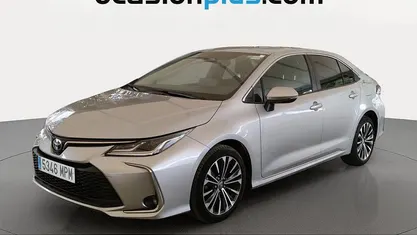 Usado Toyota Corolla Style 140 CV (102 kW) 2024 Gris plata Berlina