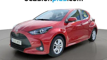 Usado Toyota Yaris Edition 125 CV (91 kW) 2023 Rojo Utilitario