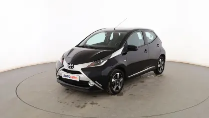 Usado Toyota Aygo X-clusiv 70 CV (51 kW) 2015 Negro Utilitario