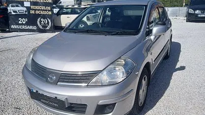 Usado Nissan Tiida Acenta 105 CV (77 kW) 2011 Gris