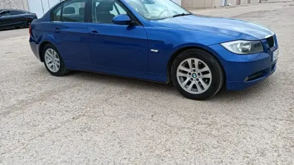 Usado BMW 318 143 CV (105 kW) 2007 Azul Berlina