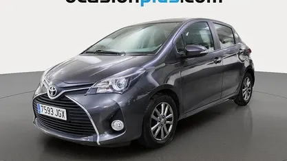 Usado 2015 Toyota Yaris Active Utilitario | 8612 € (Precio justo)