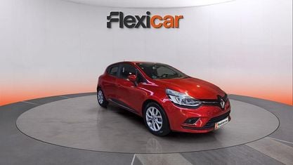 Käytetty Renault Clio IV Zen 90 HP (66 kW) 2017 Punainen Viistoperä