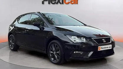 Usado Seat Leon Style 130 CV (95 kW) 2020 Negro Berlina