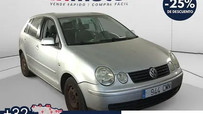 Usado VW Polo Highline 80 CV (58 kW) 2003 Gris / plata Berlina